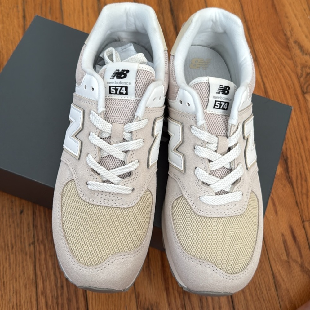 NWT New Balance 574 Cream and Gray Sneakers 8 - Picture 2 of 9